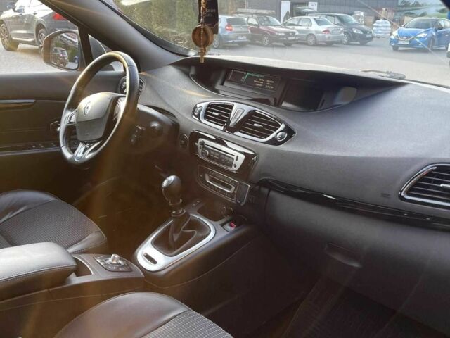 Білий Рено Сценік, об'ємом двигуна 0 л та пробігом 280 тис. км за 8700 $, фото 1 на Automoto.ua