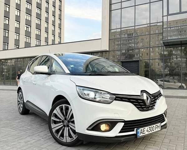 Белый Рено Сценик, объемом двигателя 1.46 л и пробегом 215 тыс. км за 13800 $, фото 1 на Automoto.ua