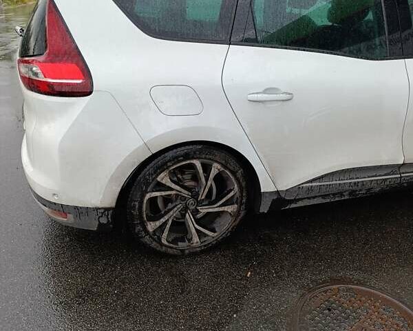 Белый Рено Сценик, объемом двигателя 1.8 л и пробегом 198 тыс. км за 18200 $, фото 1 на Automoto.ua