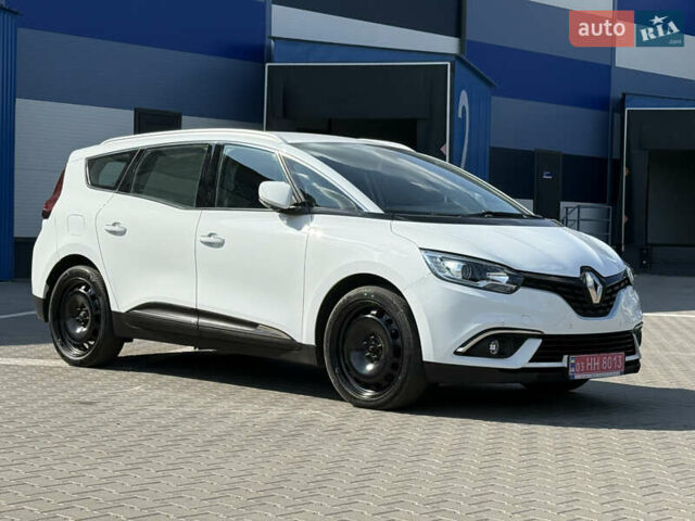Белый Рено Сценик, объемом двигателя 1.7 л и пробегом 140 тыс. км за 16750 $, фото 1 на Automoto.ua