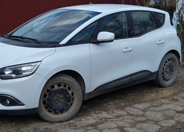 Белый Рено Сценик, объемом двигателя 1.5 л и пробегом 205 тыс. км за 11800 $, фото 1 на Automoto.ua