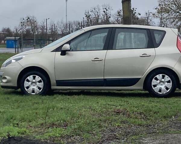 Бежевый Рено Сценик, объемом двигателя 1.6 л и пробегом 250 тыс. км за 5999 $, фото 1 на Automoto.ua