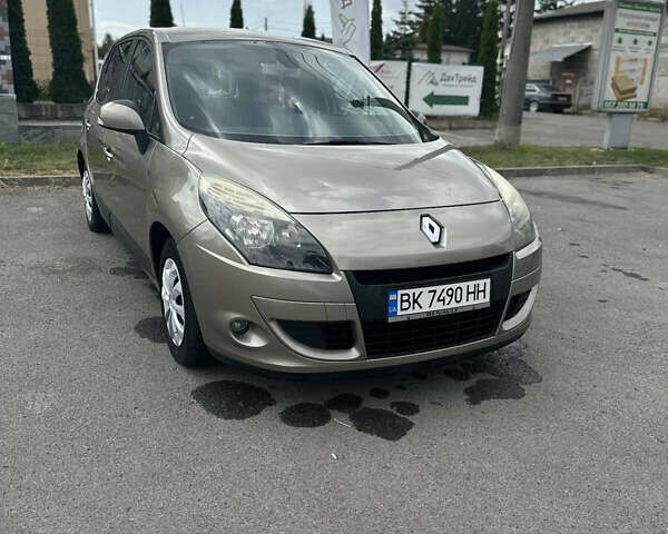 Бежевый Рено Сценик, объемом двигателя 1.6 л и пробегом 228 тыс. км за 6900 $, фото 1 на Automoto.ua