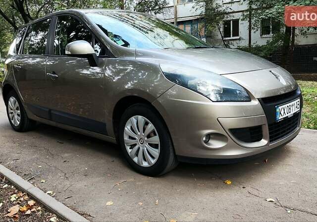 Бежевий Рено Сценік, об'ємом двигуна 1.5 л та пробігом 277 тис. км за 6388 $, фото 1 на Automoto.ua