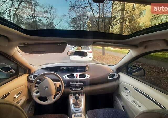 Бежевый Рено Сценик, объемом двигателя 1.9 л и пробегом 242 тыс. км за 7790 $, фото 1 на Automoto.ua