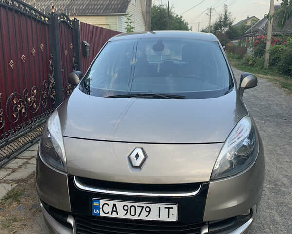 Бежевий Рено Сценік, об'ємом двигуна 1.5 л та пробігом 190 тис. км за 8500 $, фото 1 на Automoto.ua