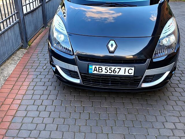 Чорний Рено Сценік, об'ємом двигуна 1.5 л та пробігом 212 тис. км за 7500 $, фото 1 на Automoto.ua