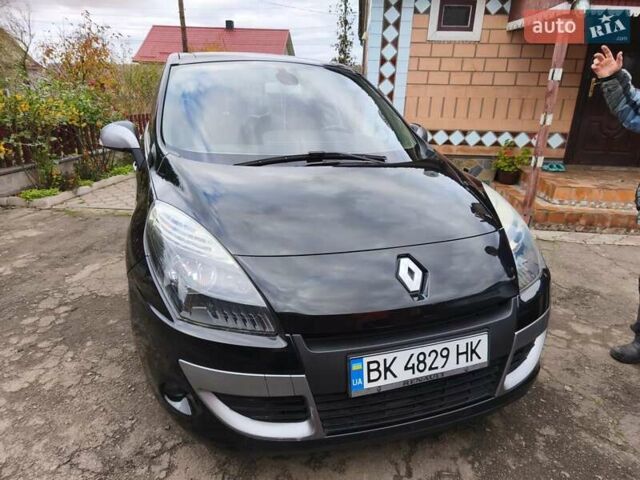 Рено Сценік 2011 у Костополе на Automoto.ua Чорний Рено Сценік, об'ємом двигуна 1.46 л та пробігом 212 тис. км за 7500 $, фото 1 на Automoto.ua