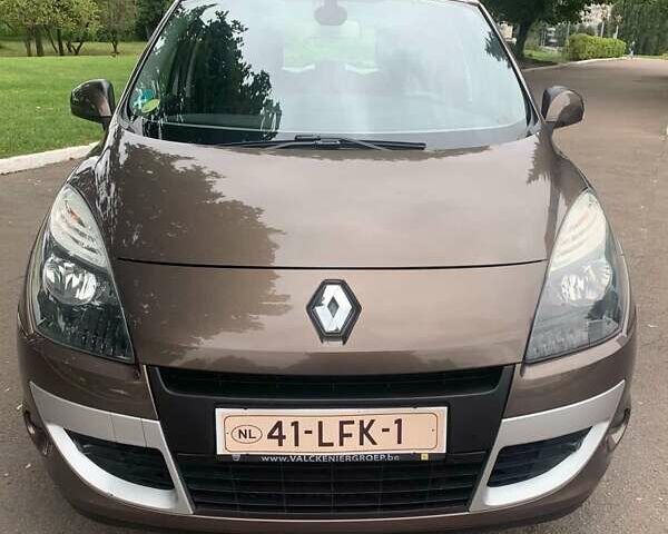 Коричневий Рено Сценік, об'ємом двигуна 1.6 л та пробігом 192 тис. км за 7550 $, фото 1 на Automoto.ua