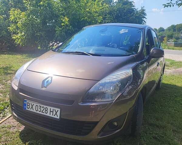 Коричневий Рено Сценік, об'ємом двигуна 1.5 л та пробігом 250 тис. км за 7100 $, фото 1 на Automoto.ua