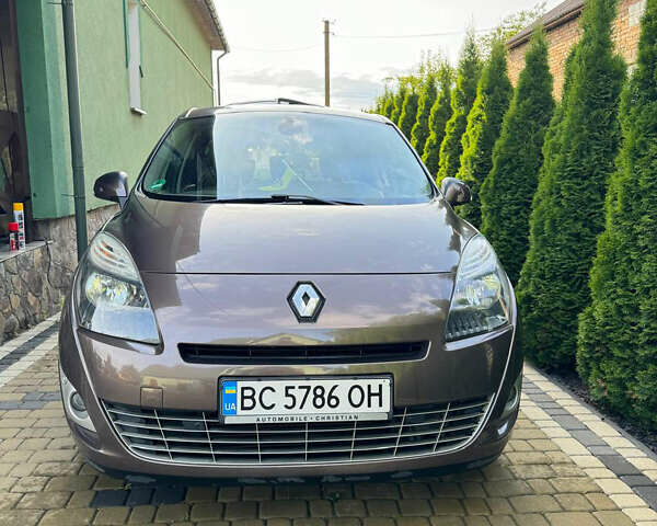 Коричневий Рено Сценік, об'ємом двигуна 1.9 л та пробігом 237 тис. км за 7800 $, фото 1 на Automoto.ua