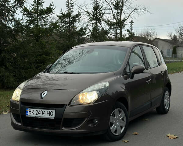 Коричневий Рено Сценік, об'ємом двигуна 1.5 л та пробігом 228 тис. км за 5900 $, фото 1 на Automoto.ua