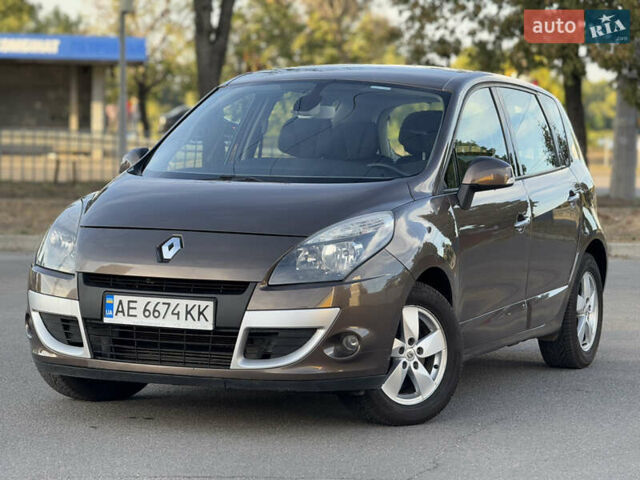 Коричневий Рено Сценік, об'ємом двигуна 1.4 л та пробігом 190 тис. км за 6399 $, фото 1 на Automoto.ua