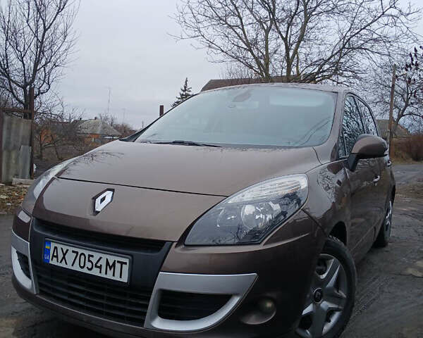 Коричневий Рено Сценік, об'ємом двигуна 1.6 л та пробігом 195 тис. км за 8200 $, фото 1 на Automoto.ua