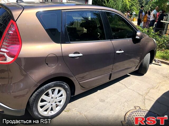Рено Сценик 2010 в Одессе на Automoto.ua Коричневый Рено Сценик, объемом двигателя 1.5 л и пробегом 189 тыс. км за 6100 $, фото 1 на Automoto.ua