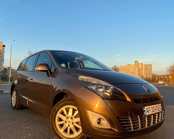 Коричневый Рено Сценик, объемом двигателя 1.4 л и пробегом 202 тыс. км за 7200 $, фото 1 на Automoto.ua