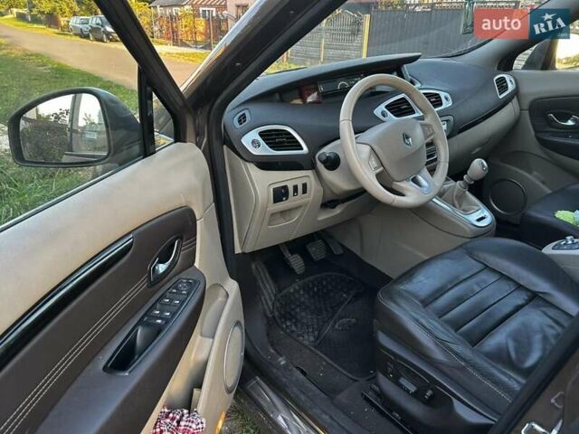 Коричневый Рено Сценик, объемом двигателя 1.6 л и пробегом 167 тыс. км за 8400 $, фото 1 на Automoto.ua