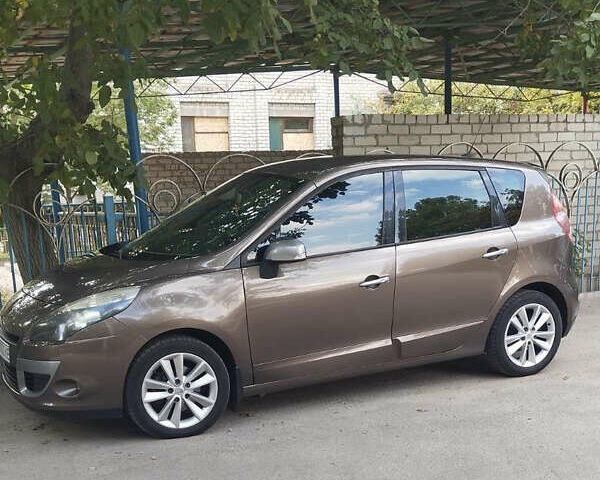 Коричневий Рено Сценік, об'ємом двигуна 1.6 л та пробігом 205 тис. км за 6800 $, фото 1 на Automoto.ua