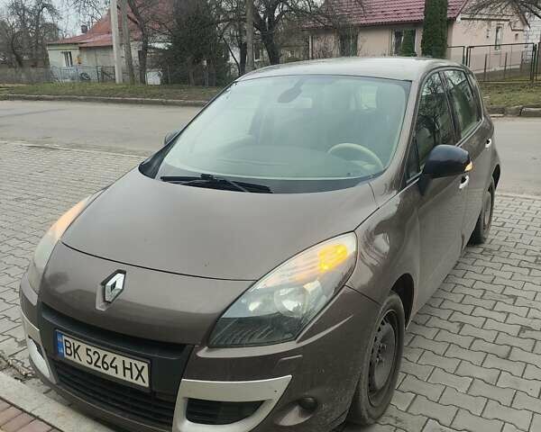 Коричневий Рено Сценік, об'ємом двигуна 1.5 л та пробігом 265 тис. км за 5500 $, фото 1 на Automoto.ua