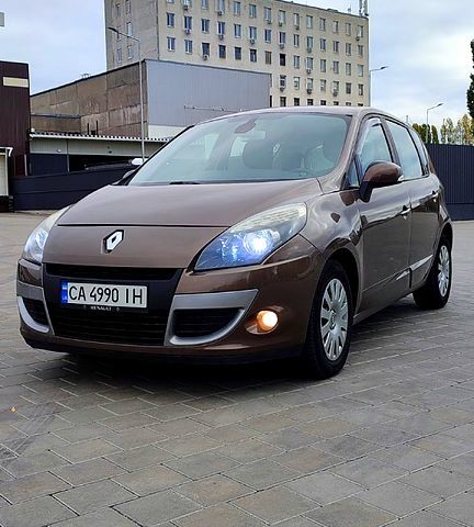 Коричневий Рено Сценік, об'ємом двигуна 1.5 л та пробігом 275 тис. км за 6800 $, фото 1 на Automoto.ua