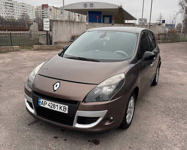 Коричневий Рено Сценік, об'ємом двигуна 1.46 л та пробігом 236 тис. км за 7999 $, фото 1 на Automoto.ua