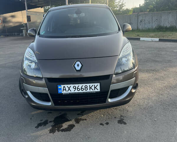 Коричневый Рено Сценик, объемом двигателя 1.6 л и пробегом 160 тыс. км за 8150 $, фото 1 на Automoto.ua