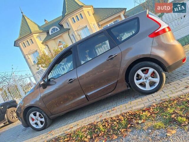 Коричневий Рено Сценік, об'ємом двигуна 1.5 л та пробігом 327 тис. км за 6200 $, фото 1 на Automoto.ua