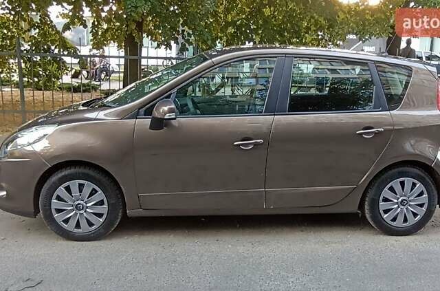 Коричневий Рено Сценік, об'ємом двигуна 1.5 л та пробігом 281 тис. км за 8200 $, фото 1 на Automoto.ua