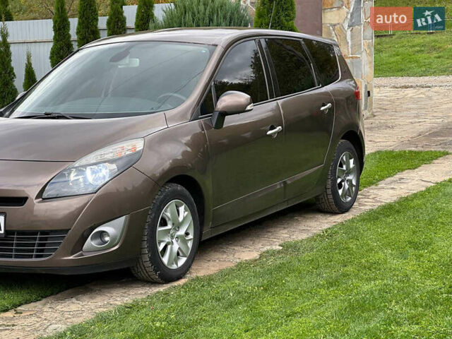 Рено Сценик 2011 в Ивано-Франковске на Automoto.ua Коричневый Рено Сценик, объемом двигателя 1.6 л и пробегом 157 тыс. км за 7599 $, фото 1 на Automoto.ua