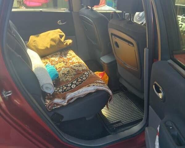 Рено Сценик 2004 в Виннице на Automoto.ua Красный Рено Сценик, объемом двигателя 1.46 л и пробегом 289 тыс. км за 4500 $, фото 1 на Automoto.ua