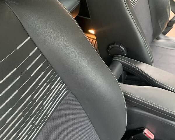 Червоний Рено Сценік, об'ємом двигуна 1.6 л та пробігом 211 тис. км за 4800 $, фото 1 на Automoto.ua