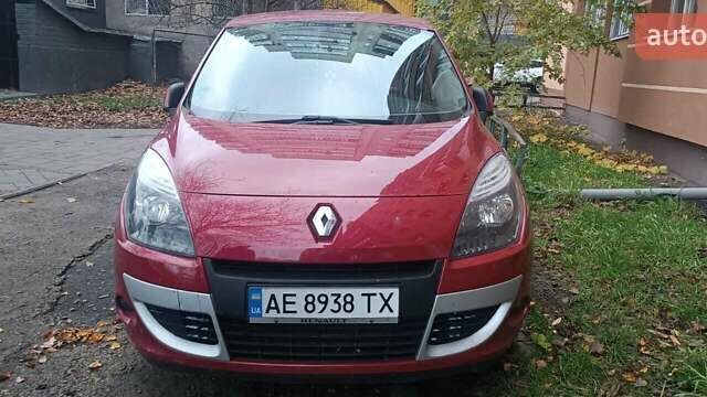 Красный Рено Сценик, объемом двигателя 1.87 л и пробегом 264 тыс. км за 8300 $, фото 1 на Automoto.ua