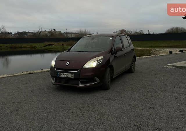 Красный Рено Сценик, объемом двигателя 1.46 л и пробегом 242 тыс. км за 7700 $, фото 1 на Automoto.ua