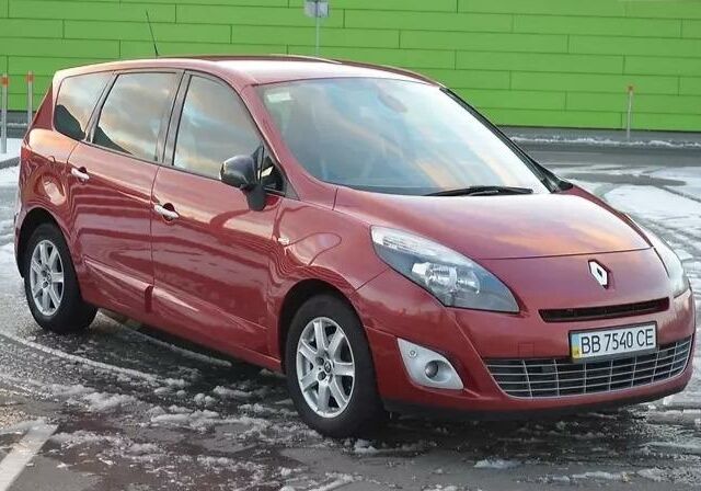 Красный Рено Сценик, объемом двигателя 1.5 л и пробегом 240 тыс. км за 9500 $, фото 1 на Automoto.ua