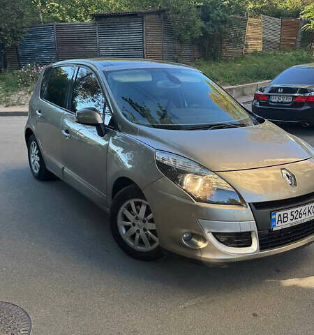 Рено Сценик 2010 в Киеве на Automoto.ua Рено Сценик, объемом двигателя 1.5 л и пробегом 280 тыс. км за 8000 $, фото 1 на Automoto.ua