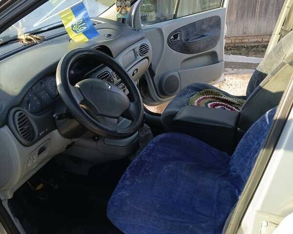 Серый Рено Сценик, объемом двигателя 1.6 л и пробегом 376 тыс. км за 2200 $, фото 1 на Automoto.ua