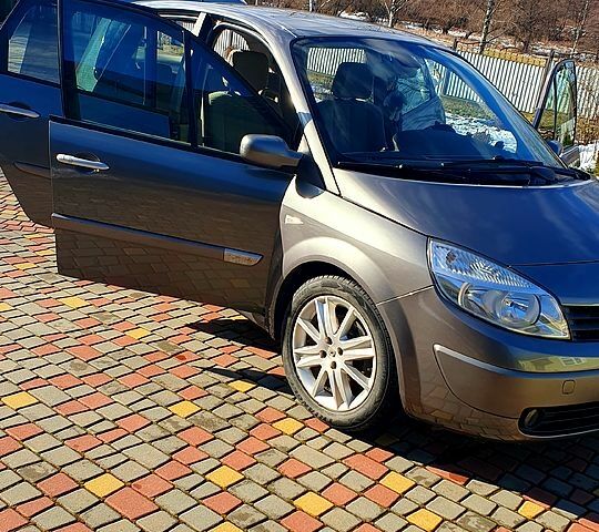 Серый Рено Сценик, объемом двигателя 2 л и пробегом 210 тыс. км за 4300 $, фото 1 на Automoto.ua