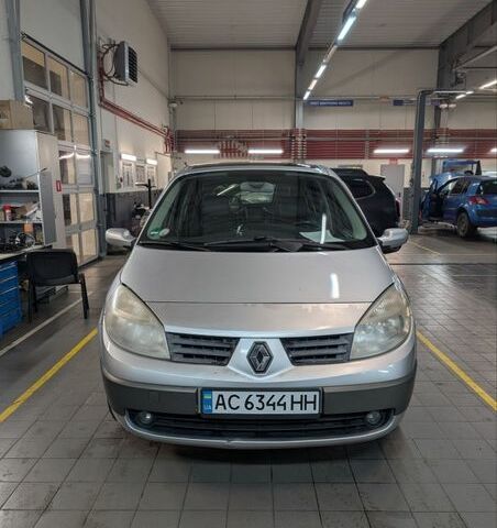 Серый Рено Сценик, объемом двигателя 2 л и пробегом 218 тыс. км за 4600 $, фото 1 на Automoto.ua