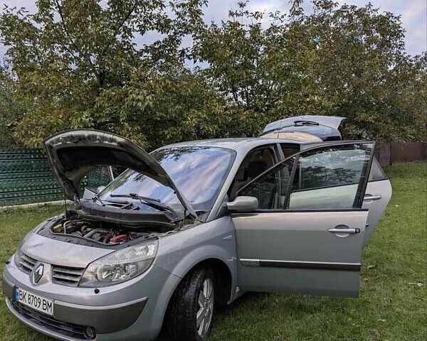 Серый Рено Сценик, объемом двигателя 1.5 л и пробегом 320 тыс. км за 4200 $, фото 1 на Automoto.ua