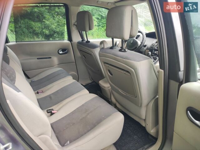 Сірий Рено Сценік, об'ємом двигуна 1.6 л та пробігом 235 тис. км за 2499 $, фото 1 на Automoto.ua