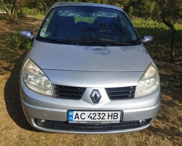 Серый Рено Сценик, объемом двигателя 1.6 л и пробегом 212 тыс. км за 5100 $, фото 1 на Automoto.ua