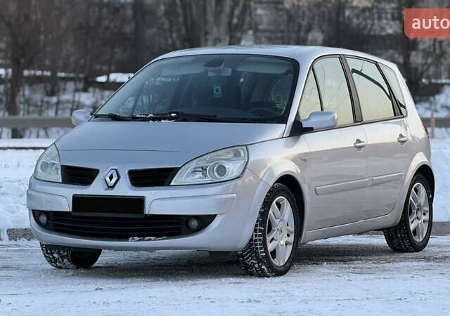 Серый Рено Сценик, объемом двигателя 1.6 л и пробегом 150 тыс. км за 6500 $, фото 1 на Automoto.ua