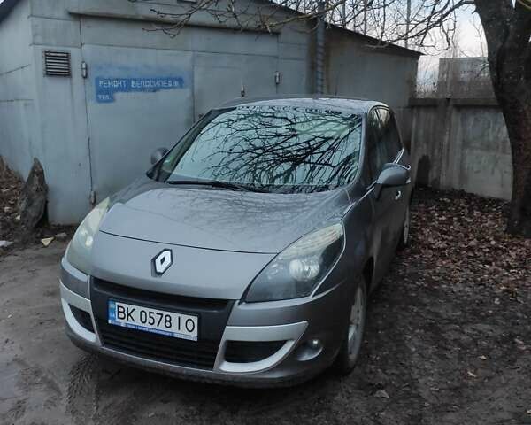 Сірий Рено Сценік, об'ємом двигуна 1.6 л та пробігом 282 тис. км за 7100 $, фото 1 на Automoto.ua