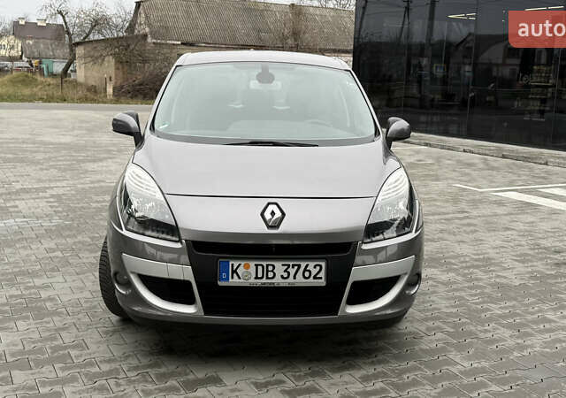 Сірий Рено Сценік, об'ємом двигуна 1.6 л та пробігом 176 тис. км за 7250 $, фото 1 на Automoto.ua