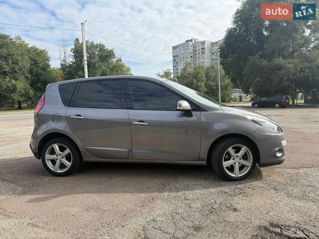 Серый Рено Сценик, объемом двигателя 1.6 л и пробегом 214 тыс. км за 7900 $, фото 1 на Automoto.ua