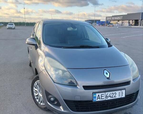 Серый Рено Сценик, объемом двигателя 1.5 л и пробегом 236 тыс. км за 7000 $, фото 1 на Automoto.ua