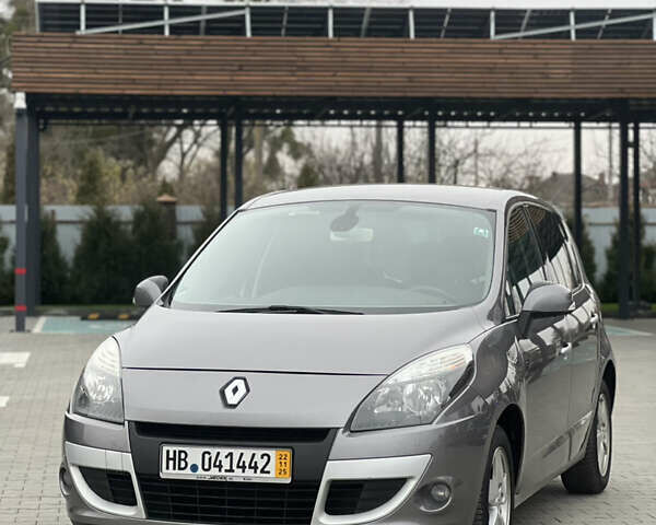 Сірий Рено Сценік, об'ємом двигуна 1.6 л та пробігом 176 тис. км за 7700 $, фото 1 на Automoto.ua