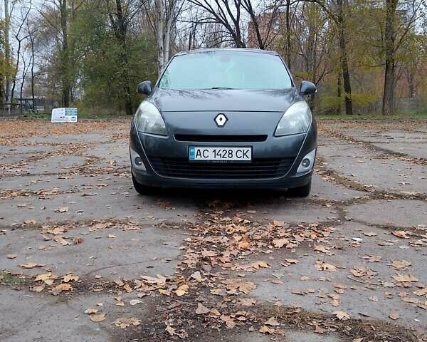 Серый Рено Сценик, объемом двигателя 1.46 л и пробегом 245 тыс. км за 7300 $, фото 1 на Automoto.ua