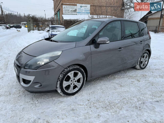 Серый Рено Сценик, объемом двигателя 1.87 л и пробегом 215 тыс. км за 5950 $, фото 1 на Automoto.ua