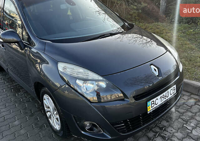 Серый Рено Сценик, объемом двигателя 1.46 л и пробегом 310 тыс. км за 6675 $, фото 1 на Automoto.ua